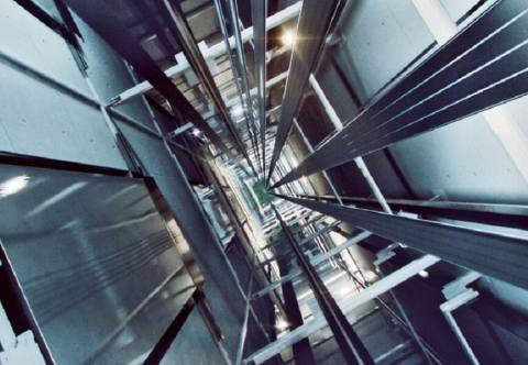 Ray dẫn hướng thang máy là gì? Cấu tạo, phân loại và cách lựa chọn